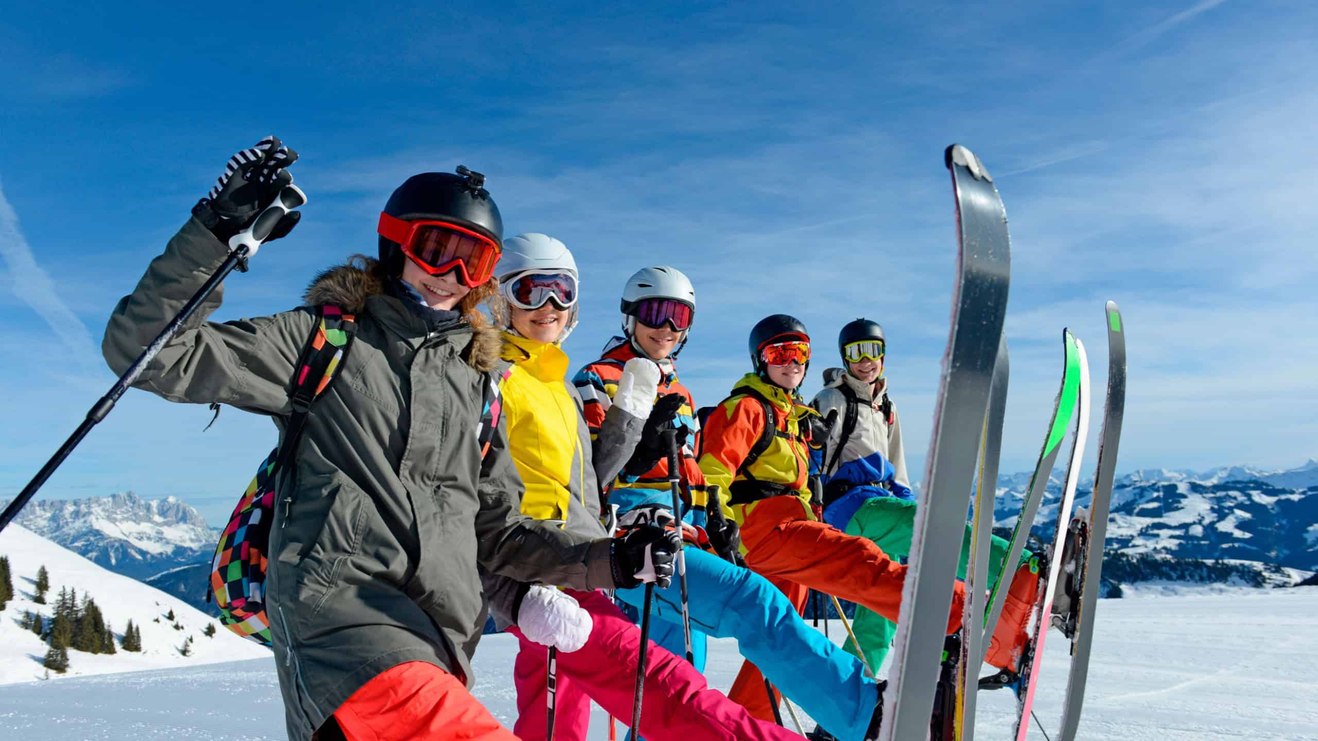 Photo of people ready to ski