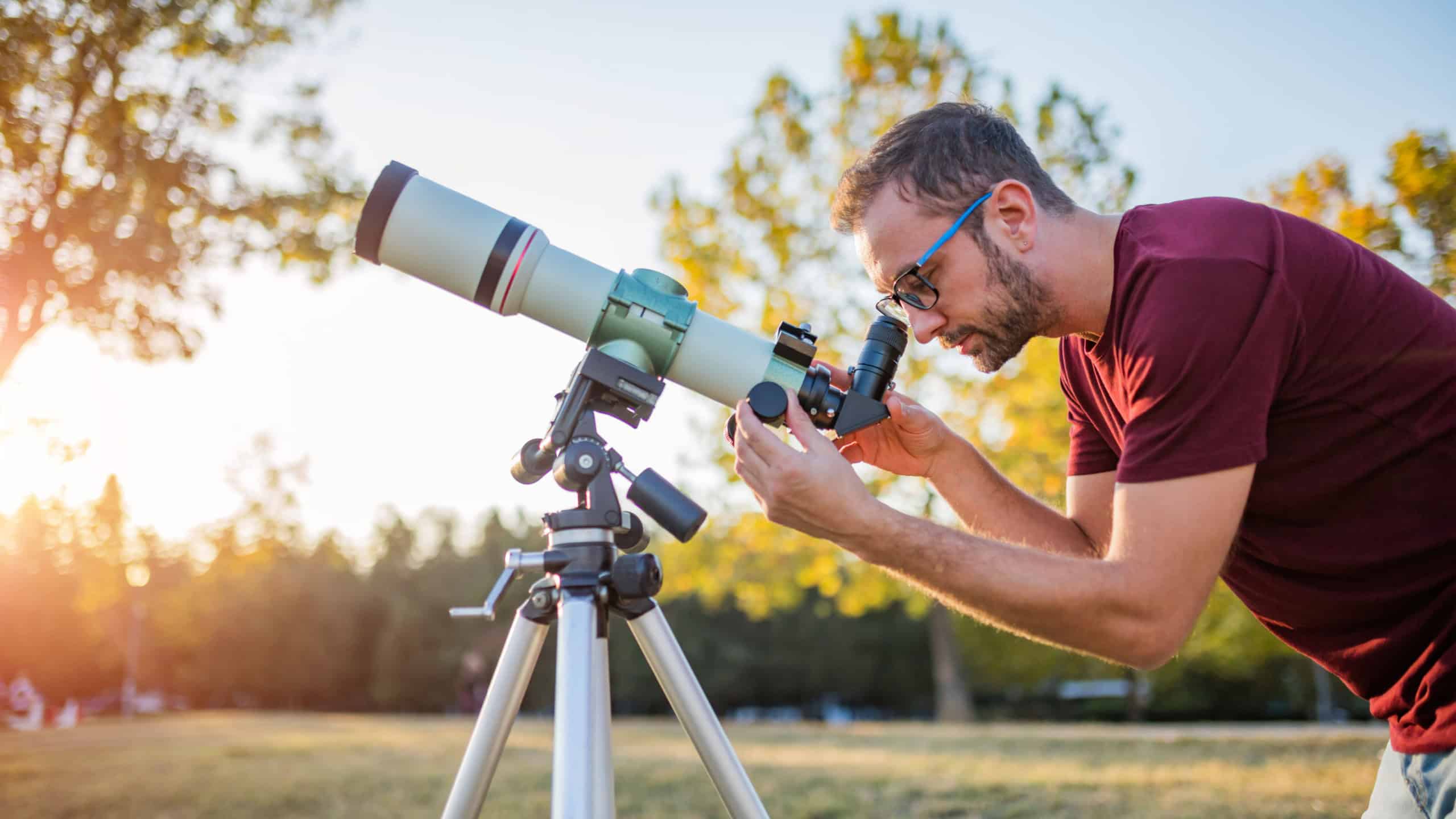 Amateur astronomer looking at the sky with a telescope.