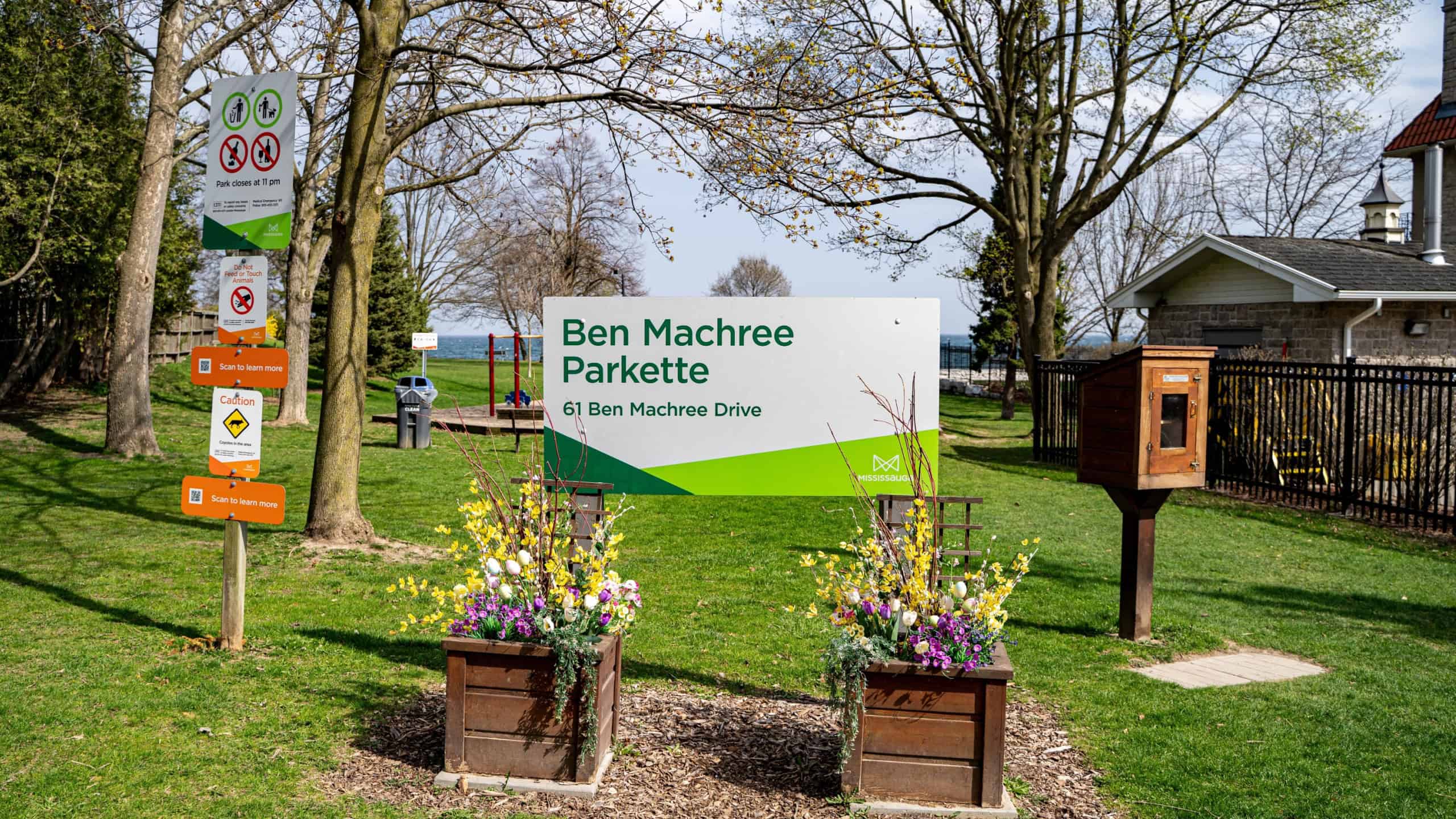 Sign of Ben Machree Parkette in Mississauga. Mississauga, Canada - April 29, 2025.