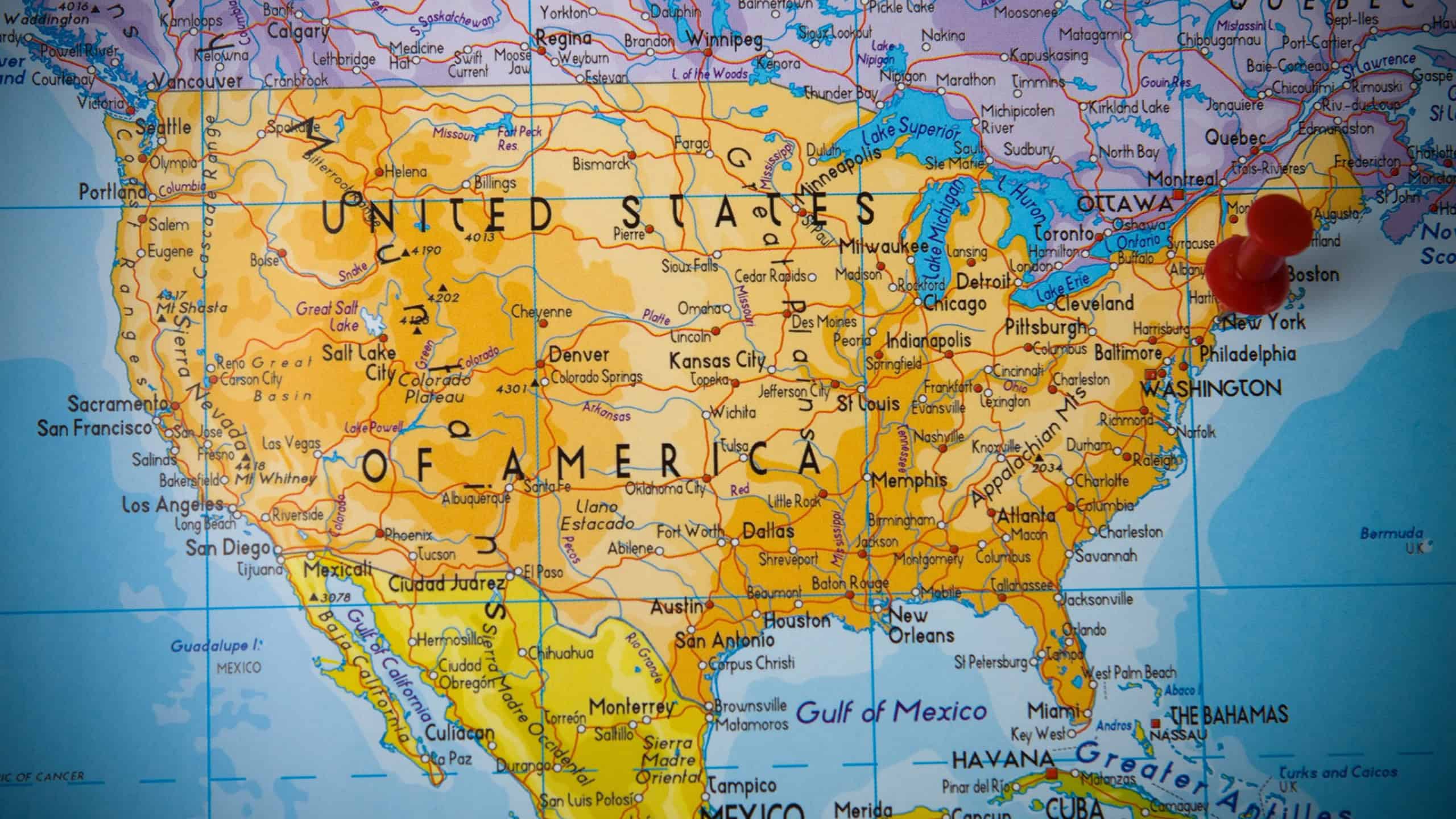 Small pin pointing on New York in map of United States of America