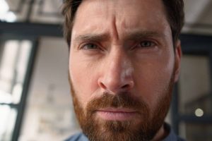 10 behaviors that reveal a man isn’t a good person, no matter his niceness