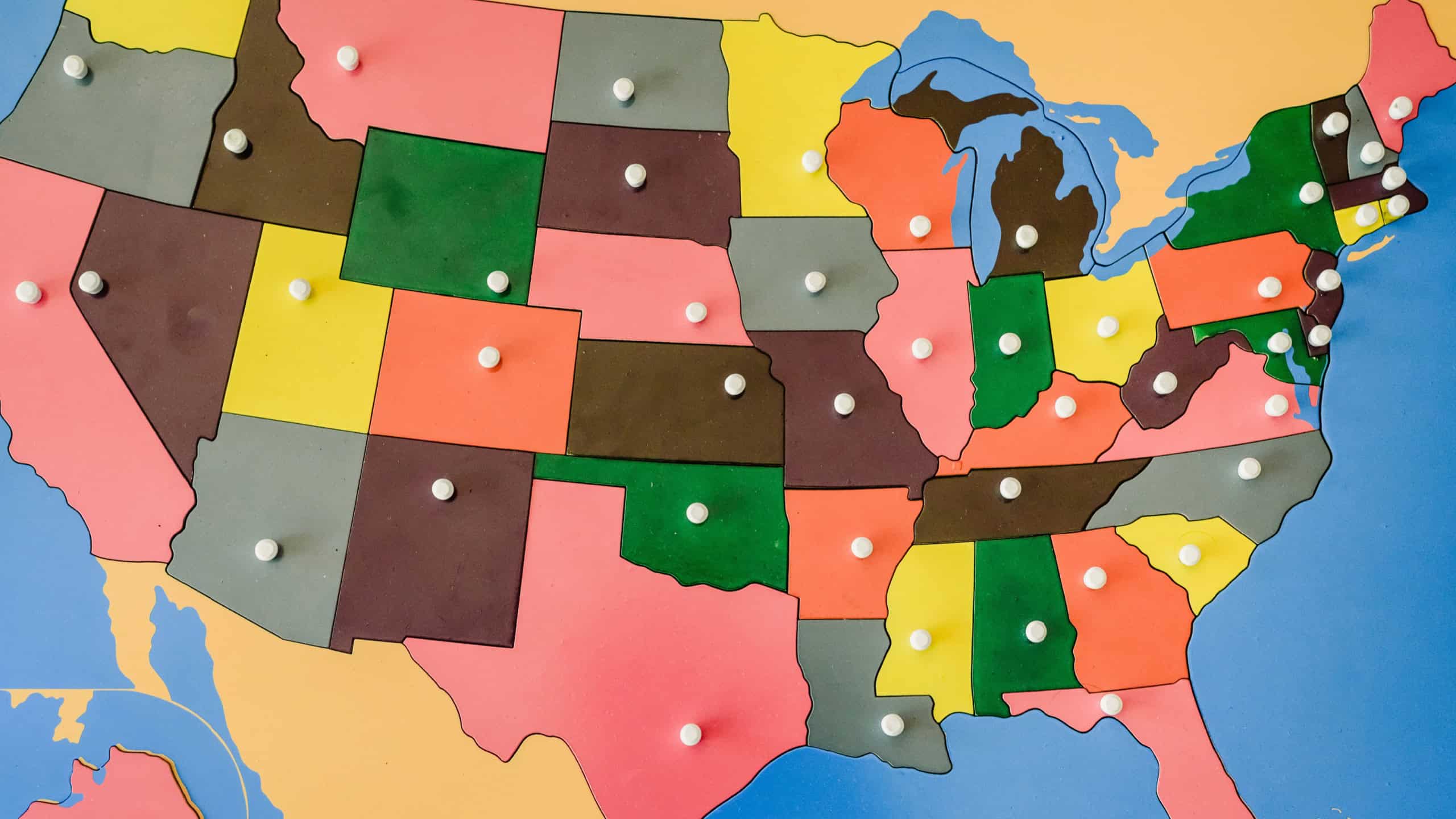Puzzle with map of the states of the United States of America in a Montessori classroom.