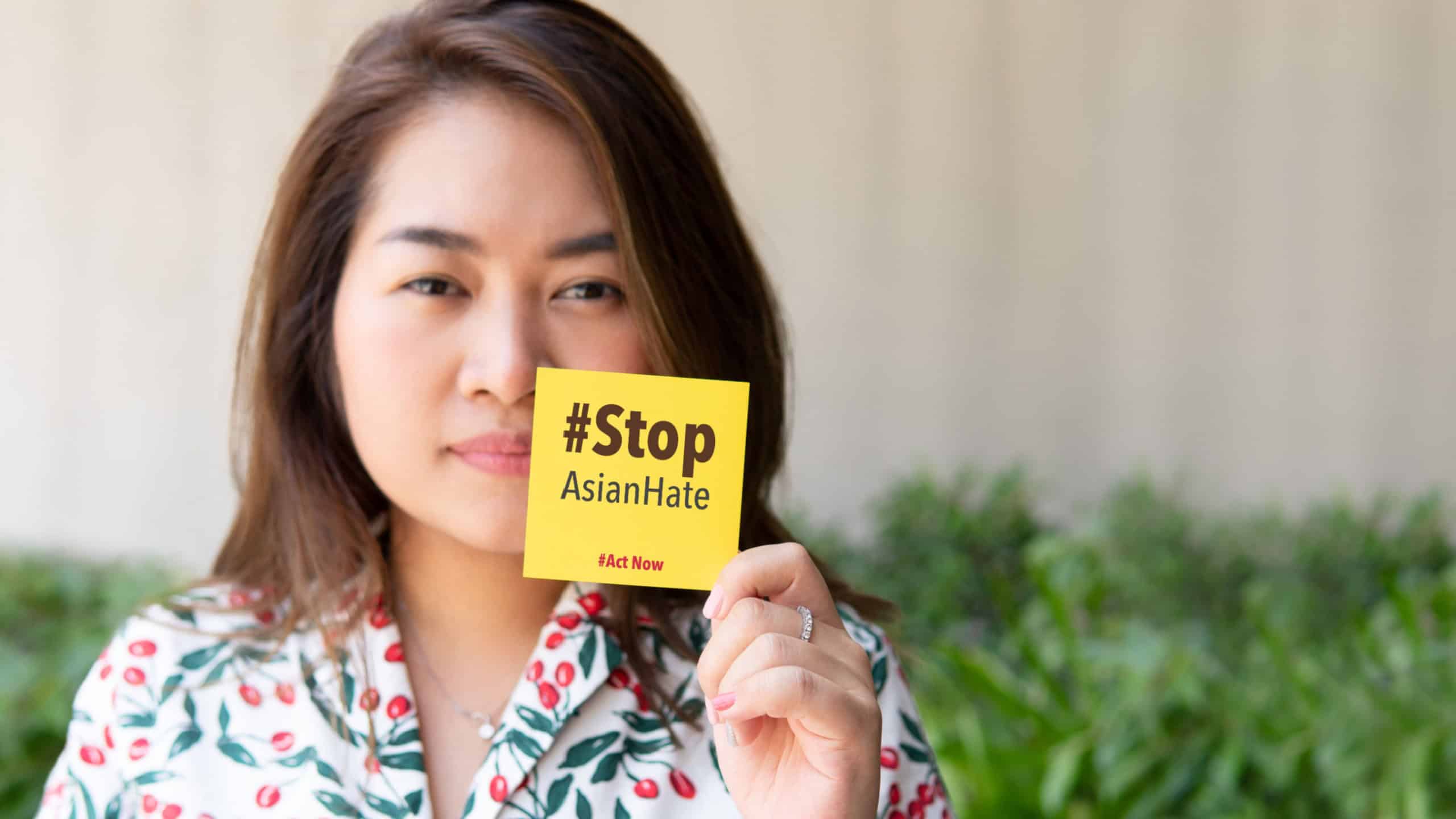 Stop asian hate hashtag, support Asian americans communities and Pacific Islanders campaign. A young beautiful asian woman hold a note "Stop asian hate" Against racism concept, Stop hate crimes, AAPI.