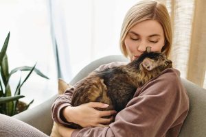 Cats recognize the person they love most in life in these curious ways