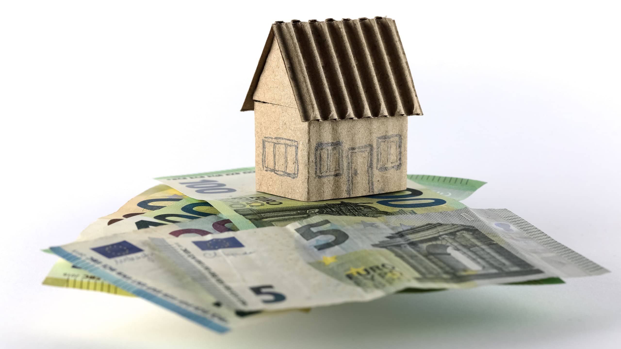 A model of a detached house has been placed on European Union banknotes. This theme can be used to illustrate various financial and housing topics.
