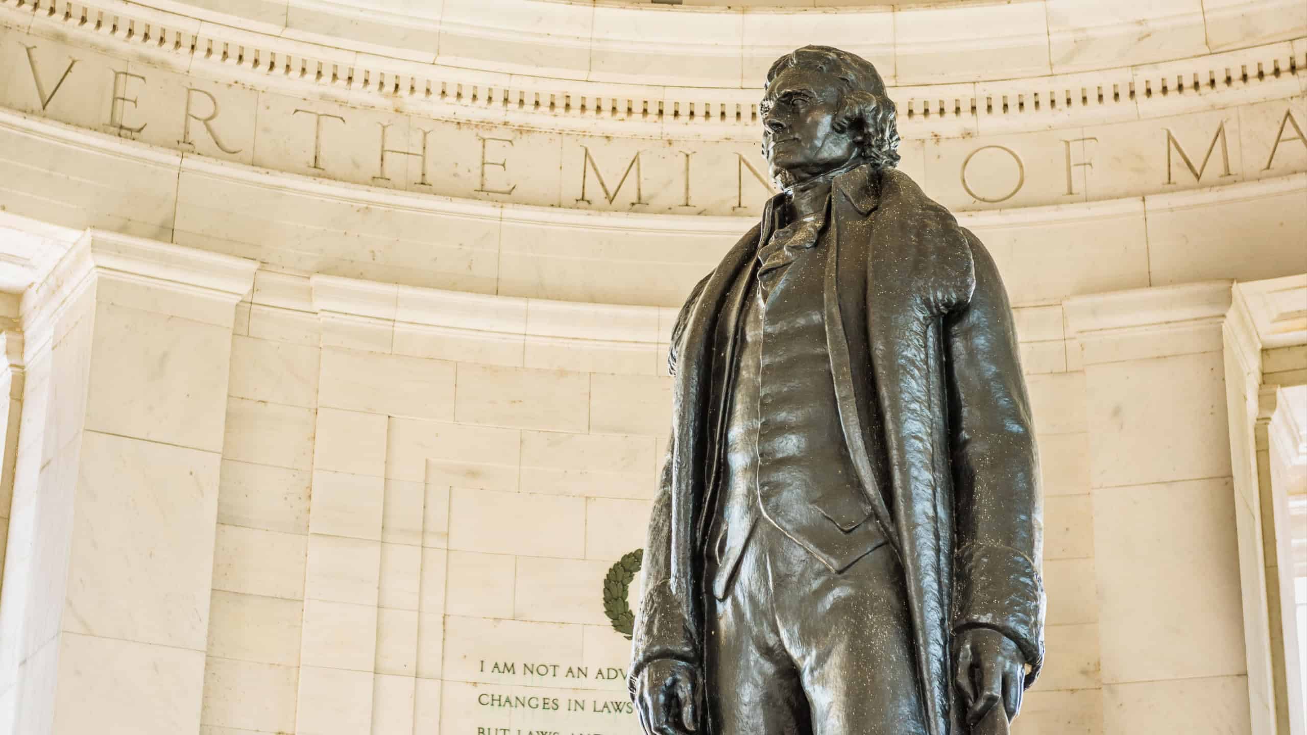 August 27, 2016: Thomas Jefferson Memorial with bronze statue
