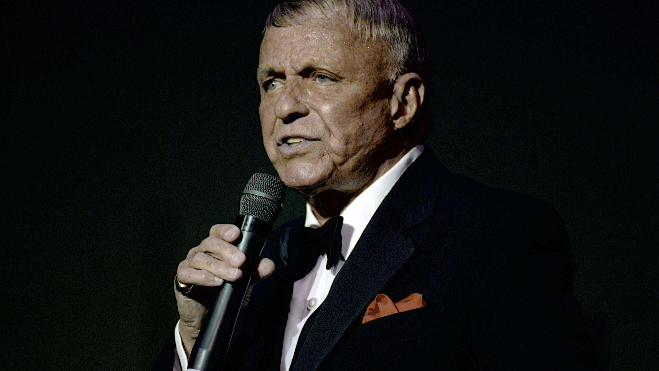 Washington, DC. USA, 1st October, 1992Frank Sinatra in performance at the reopening of the Warner Theater in Washington DC. 