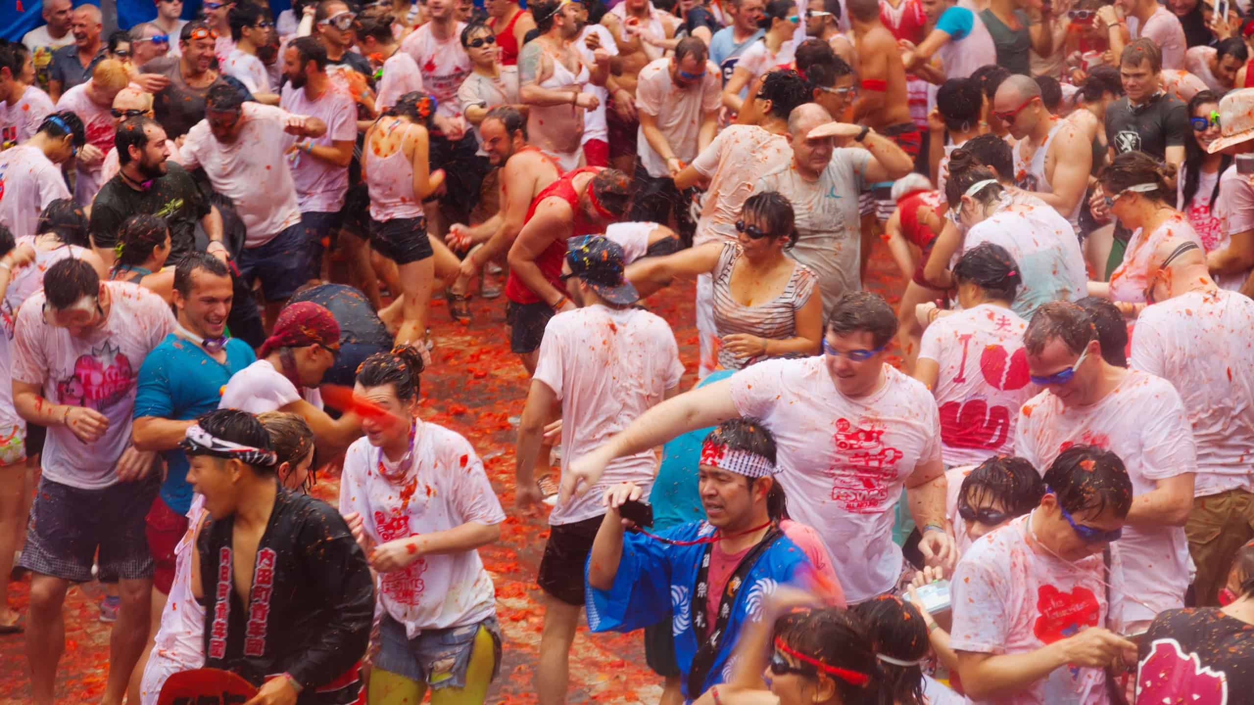 BUNOL, SPAIN - AUGUST 28: La Tomatina festival - tomatoes madness in August 28, 2013 in Bunol, Spain. Battle of tomatoes at street of city