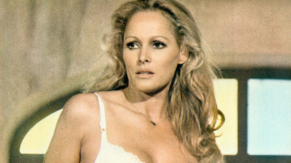 Colpo in canna (1975) - Ursula Andress
