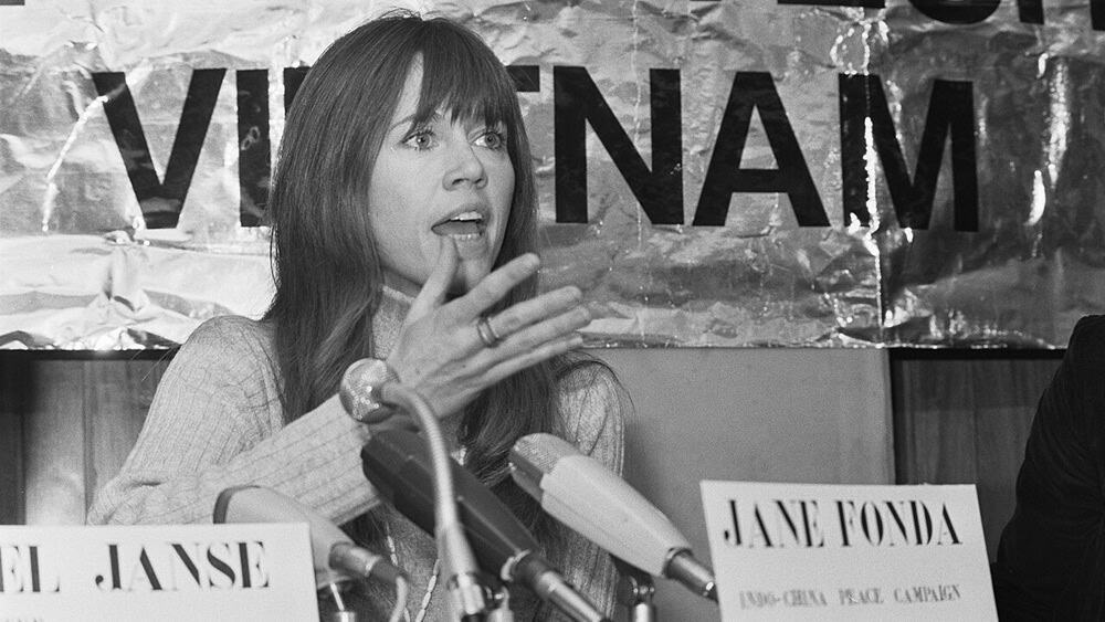 Jane Fonda geeft persconferentie in TH in Delft voor Vietnamacties Jane Fonda t, Bestanddeelnr 927-6990