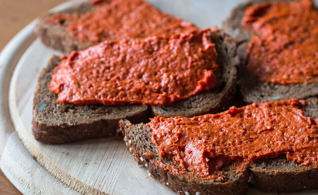 Filet americain on bread